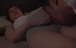 3 ngày ông xã đi làm ăn, vợ ở nhà nữa đêm bị bố anh xã mò vào phòng