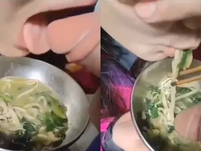 độc lạ em ăn mì còn lấy dương vật anh chấm vào nước để mút