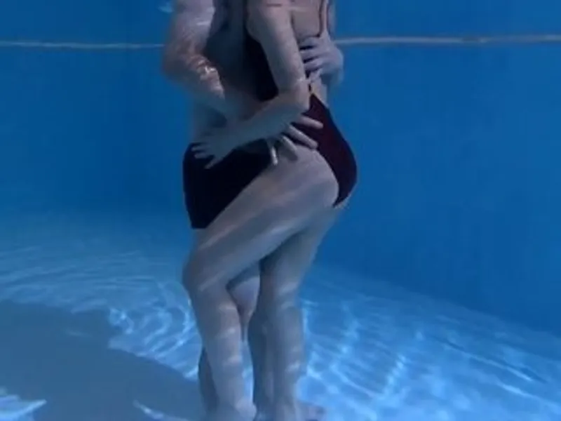 ông chồng lạnh nhạt, vợ ngoại tình với hlv dạy bơi