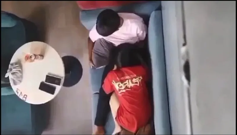 Quay lén tình nhân liếm liếm cho con ghệ nơi công cộng